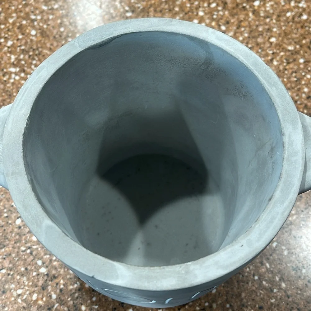 Concrete cutlery cylinder